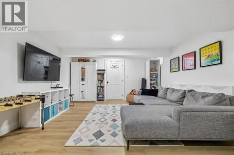13 Salina Place Stoney Creek ON L8G 4L4