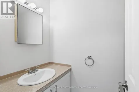 390 Cloverheath Crescent Ottawa ON K1E 2R8