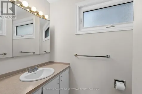 390 Cloverheath Crescent Ottawa ON K1E 2R8