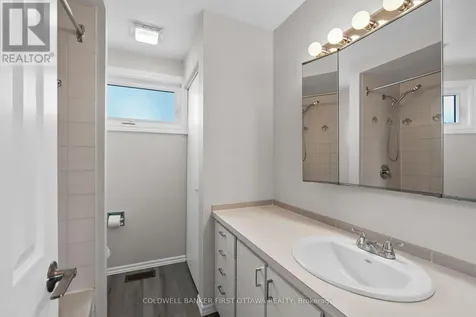 390 Cloverheath Crescent Ottawa ON K1E 2R8