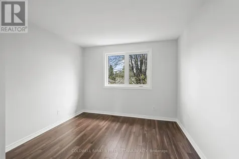 390 Cloverheath Crescent Ottawa ON K1E 2R8
