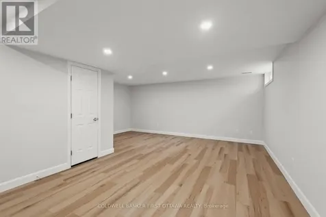 390 Cloverheath Crescent Ottawa ON K1E 2R8