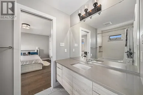 17 Leeming Drive Ottawa ON K2H 5P6