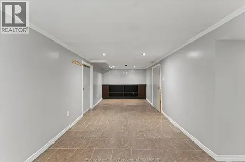 866 Parent Avenue Windsor ON N9A 2E1