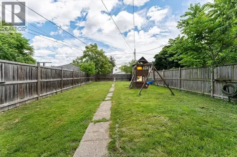 866 Parent Avenue Windsor ON N9A 2E1