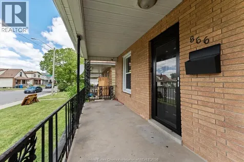 866 Parent Avenue Windsor ON N9A 2E1