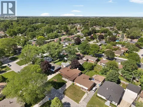 3680 Roxorough Boulevard Windsor ON N9E 3A2