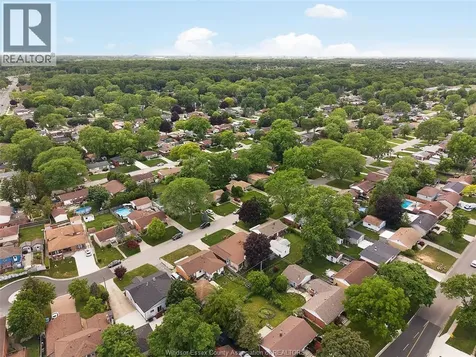 3680 Roxorough Boulevard Windsor ON N9E 3A2