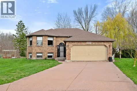 8020 Gardiner Crescent Mcgregor ON N0R 1J0