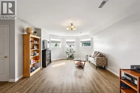 8020 Gardiner Crescent Mcgregor ON N0R 1J0