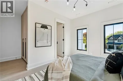 517 Stafford Drive Oakville ON L6L 4M4
