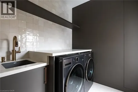 517 Stafford Drive Oakville ON L6L 4M4
