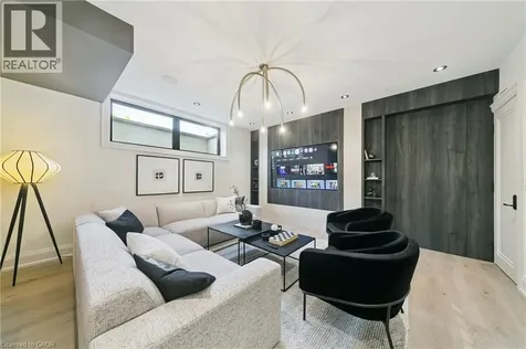517 Stafford Drive Oakville ON L6L 4M4