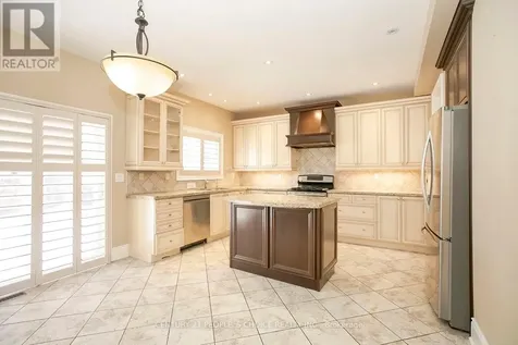 35 Morland Crescent Aurora ON L4G 7Z2