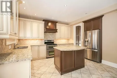 35 Morland Crescent Aurora ON L4G 7Z2