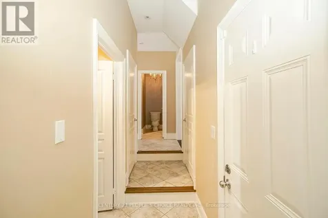 35 Morland Crescent Aurora ON L4G 7Z2