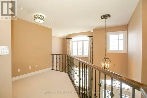 35 Morland Crescent Aurora ON L4G 7Z2