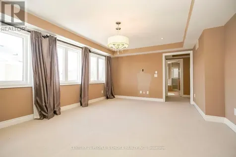 35 Morland Crescent Aurora ON L4G 7Z2