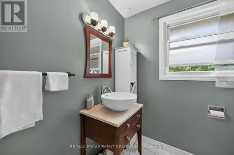 251 Mackenzie Crescent Haldimand ON N3W 1A7