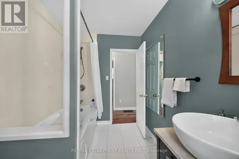 251 Mackenzie Crescent Haldimand ON N3W 1A7