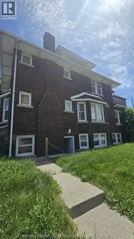 805 Giles Boulevard East Windsor ON N9A 4E7