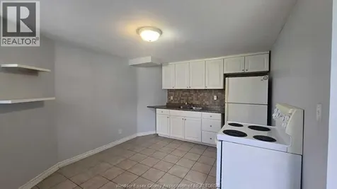 805 Giles Boulevard East Windsor ON N9A 4E7