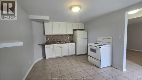 805 Giles Boulevard East Windsor ON N9A 4E7
