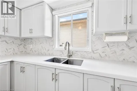 45 Ossington Drive Hamilton ON L8W 3S4