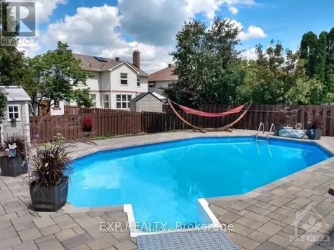 1090 Chablis Parkway Ottawa ON K1C 2T5