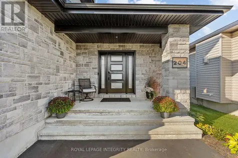 204 Hybrid Street Russell ON K0A 1W0