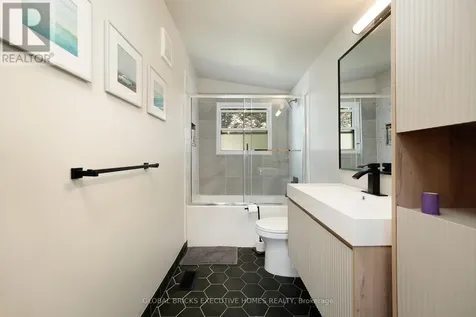 3680 Roxborough Boulevard Windsor ON N9E 3A2