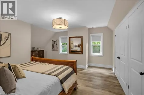 60 Dundas Street West Paris ON N3L 1G5