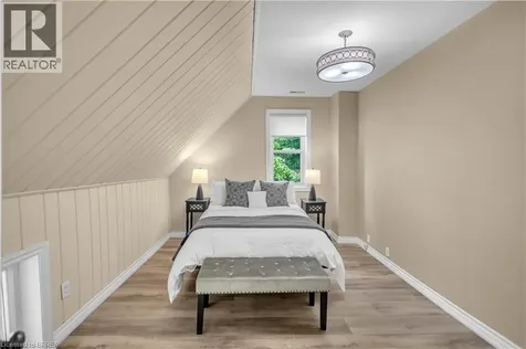 60 Dundas Street West Paris ON N3L 1G5