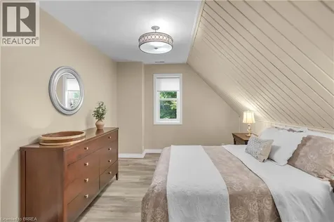 60 Dundas Street West Paris ON N3L 1G5