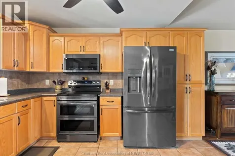 435 Fields Avenue Lasalle ON N9J 3S6