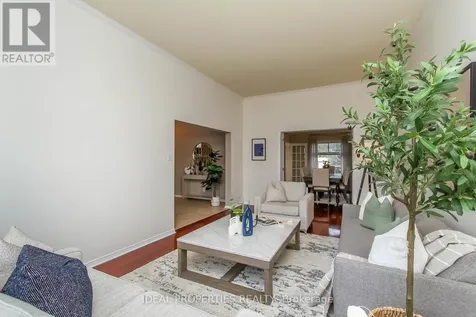 39 Huntings End Avenue Ottawa ON K2M 1R2