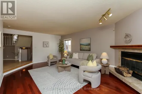 39 Huntings End Avenue Ottawa ON K2M 1R2