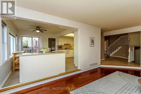 39 Huntings End Avenue Ottawa ON K2M 1R2
