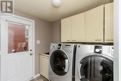 39 Huntings End Avenue Ottawa ON K2M 1R2