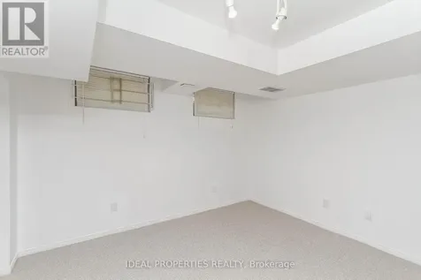 39 Huntings End Avenue Ottawa ON K2M 1R2
