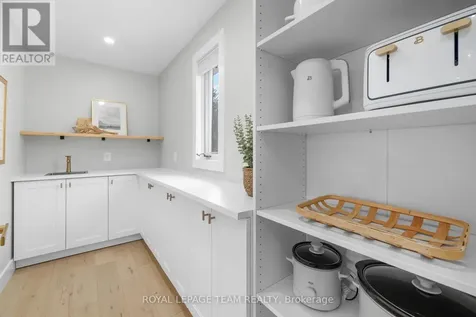 1386 Johnston Drive Ottawa ON K4P 1A6