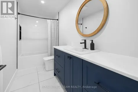 1386 Johnston Drive Ottawa ON K4P 1A6