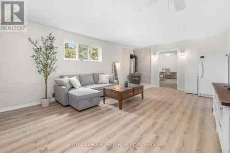 1386 Johnston Drive Ottawa ON K4P 1A6