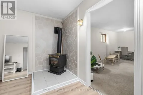 1386 Johnston Drive Ottawa ON K4P 1A6