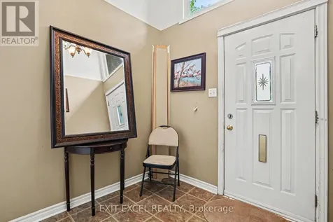 2139 Eric Crescent Ottawa ON K1B 4P5
