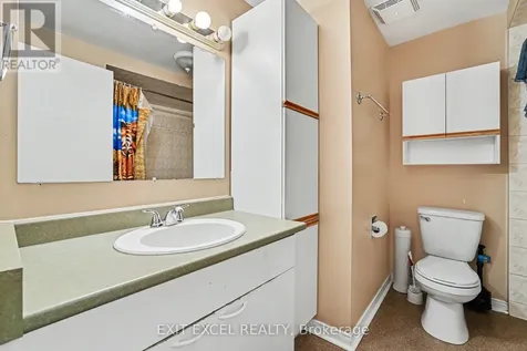 2139 Eric Crescent Ottawa ON K1B 4P5