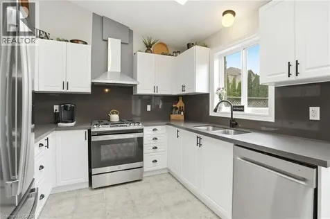 14 Kenyon Crescent Grimsby ON L3M 5P4