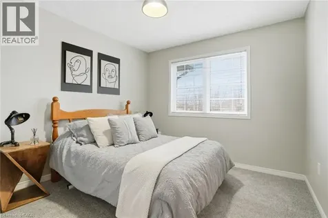 14 Kenyon Crescent Grimsby ON L3M 5P4