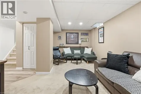 14 Kenyon Crescent Grimsby ON L3M 5P4