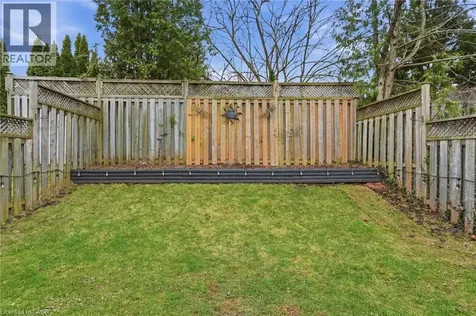 14 Kenyon Crescent Grimsby ON L3M 5P4